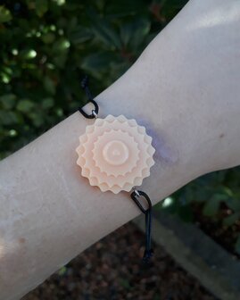 peachpuff flower armband